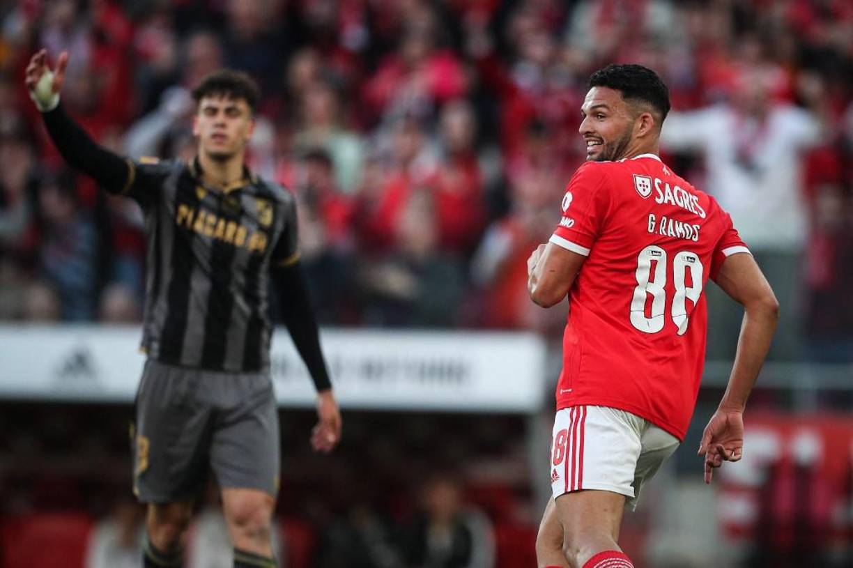 Gonçalo Matias Ramos :El joven delantero del SL Benfica fue una de las sensaciones del Mundial y en Portugal la sigue rompiendo hasta el punto de que es uno de los culpables de que el conjunto luso pueda seguir soñando en la Champions. 