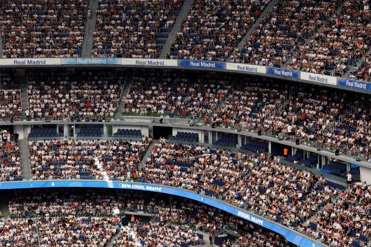 Más de 80 mil personas recibieron a Kylian Mbappé en el Santiago Bernabéu, su nueva casa.