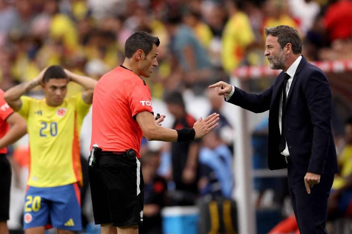 Thomas Christiansen, técnico de Panamá estaba muy molesto con la decisión del árbitro italiano que pitó el juego. Para el DT ese gol no debió subir al marcador por cómo se dio.