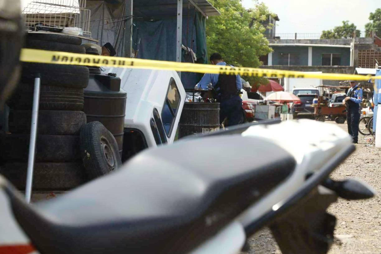 Este miércoles 20 de septiembre, a eso de las 6:30 am se reportó el asesinato de un hombre al interior de una llantera ubicada en la ocho calle del barrio Medina de San Pedro Sula.