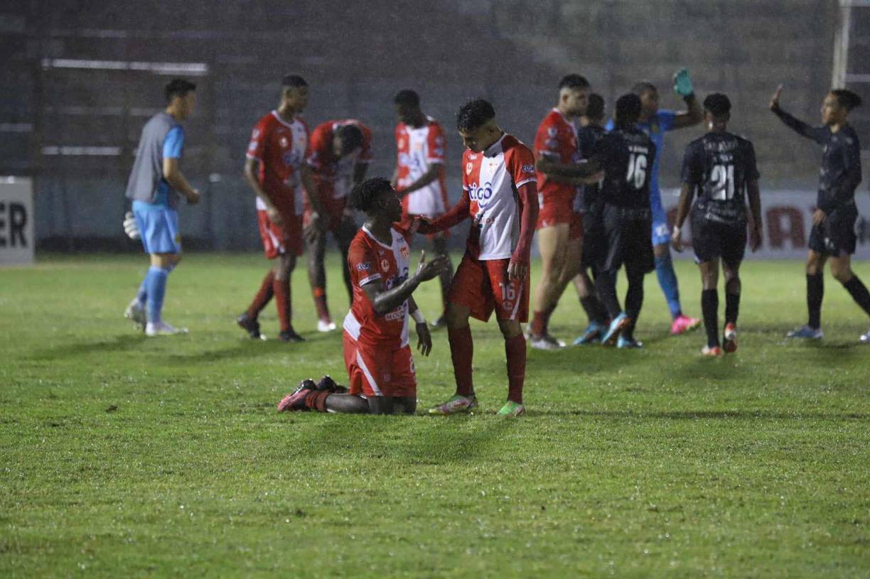 Los rostros de tristeza y decepción estuvieron presentes, y no es para menos, cayeron en su propia casa, en el debut del Clausura 2024. 