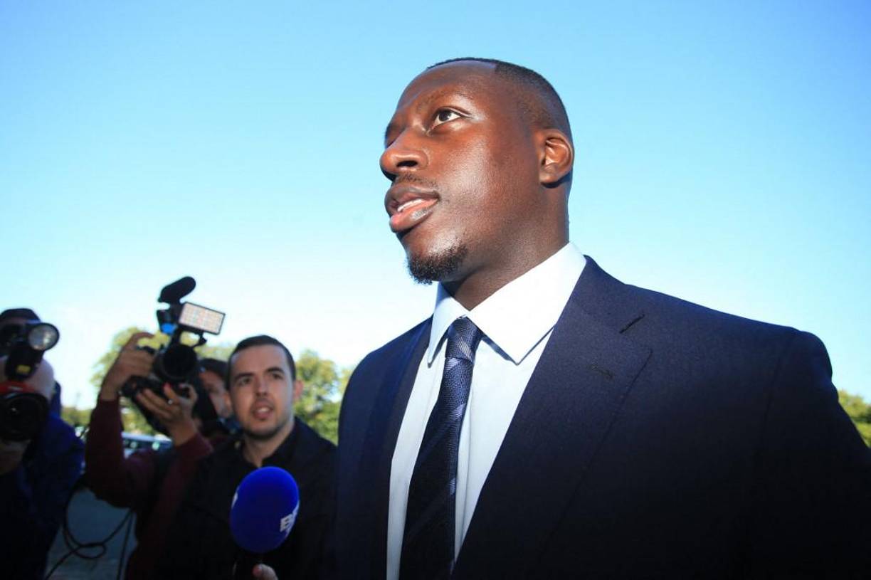  El francés campeón del mundo en Rusia 2018 fue arrestado a principios de julio en Londres y ahora el caso entró en una fase decisiva. El lateral izquierdo es acusado de ocho violaciones y una agresión sexual.