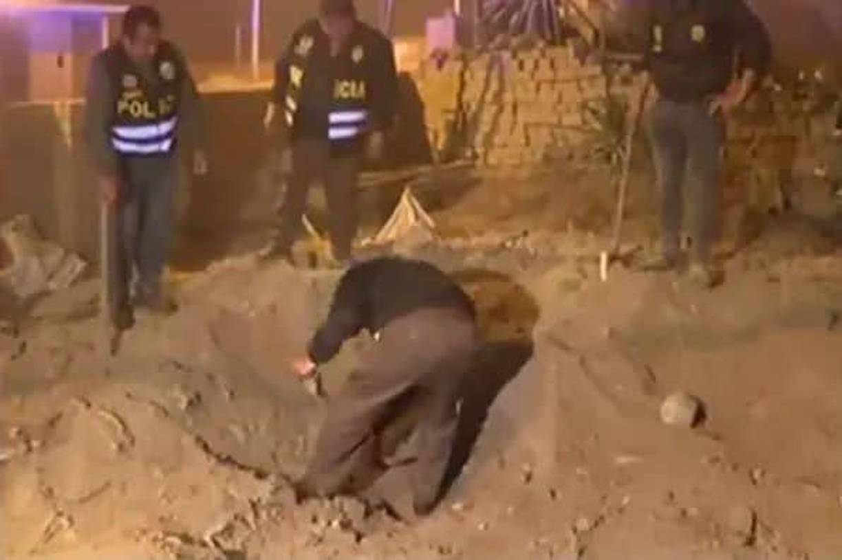  Los restos de Karla estaban calcinados y envueltos en un plástico azul.