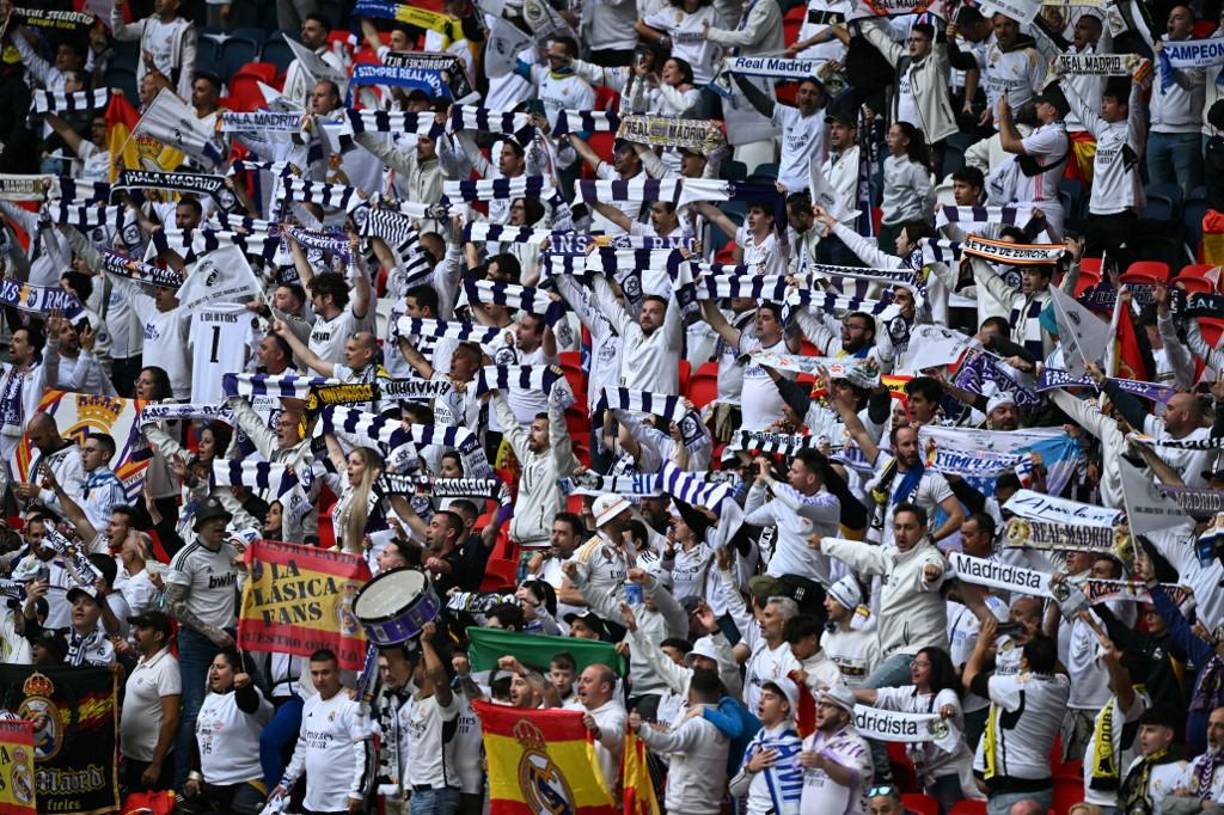 La afición del Real Madrid llegó a Inglaterra para ver al club de sus amores.