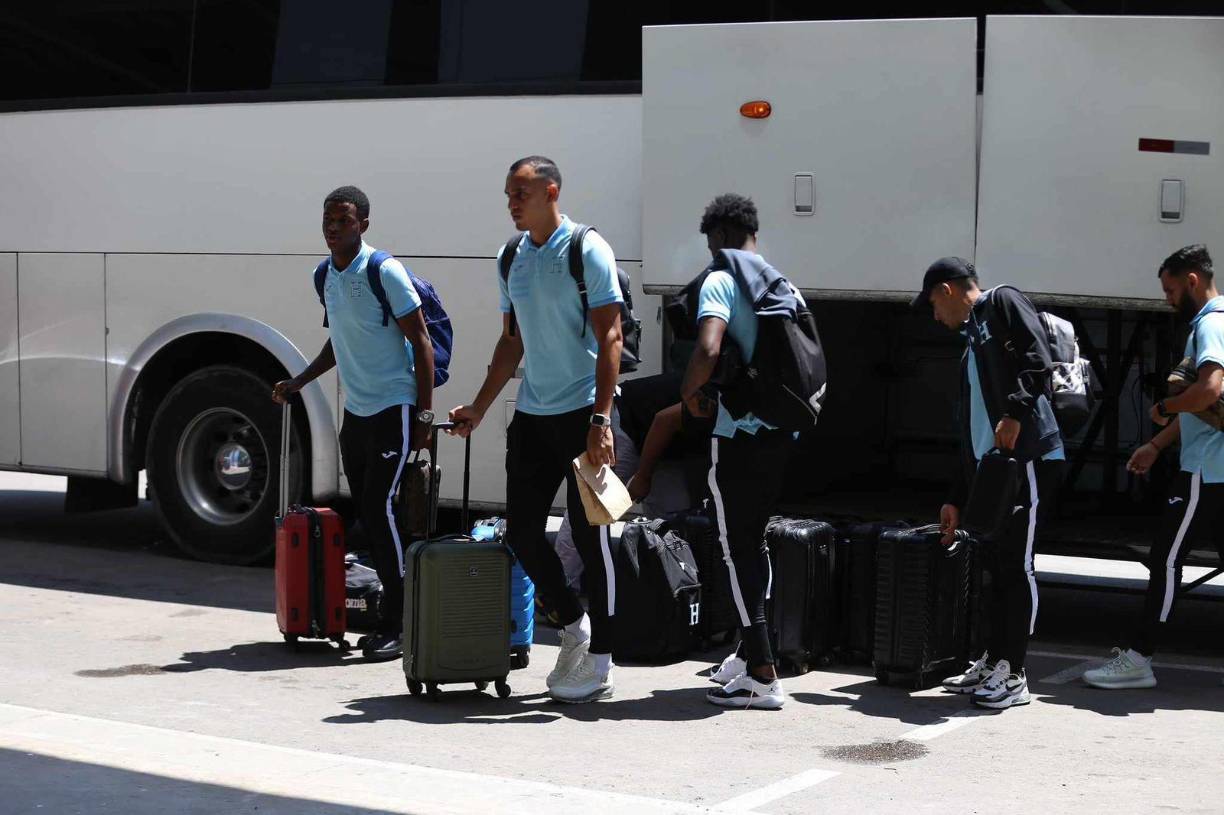 Marlon Licona, Franklin Flores, Julián Martínez, Jorge Álvarez, José Pinto, Jorge Benguché, Edrick Menjívar, Devron García, Maylor Núñez, Carlos Pineda y Edwin Rodríguez viajaron a Estados Unidos este jueves.