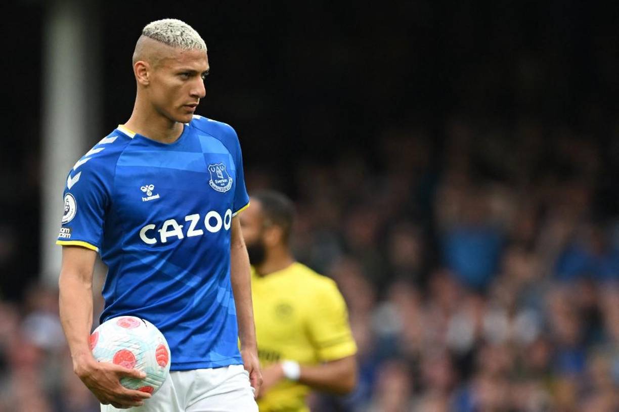 El delantero brasileño Richarlison quiere salir del Everton de la Premier League. Según “Goal Brazil”, sus representantes ya están trabajando en la salida del jugador, que en años anteriores ya sonó como posible incorporación de algunos de los principales equipos de Europa.