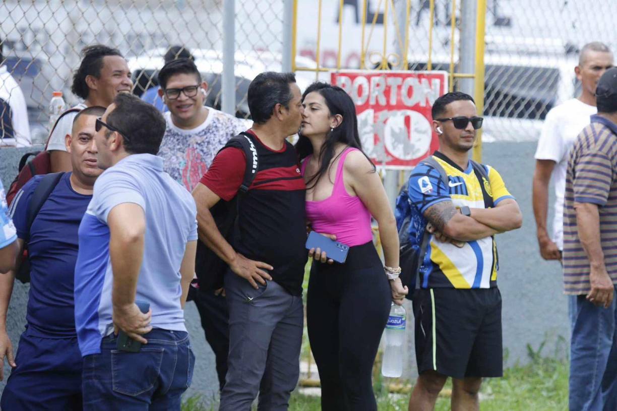 Turcios y Scarleth confirmaron su relación a principios del presente año. La joven cuenta con casi 50 mil seguidores en su Instagram.