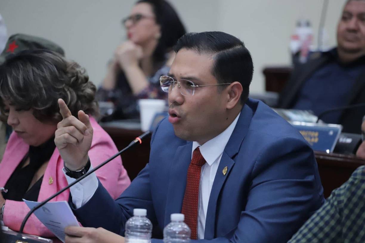 Rivera sugirió al exmandatario hondureño “renunciar a Libre” y someterse a una investigación para demostrar su inocencia. 