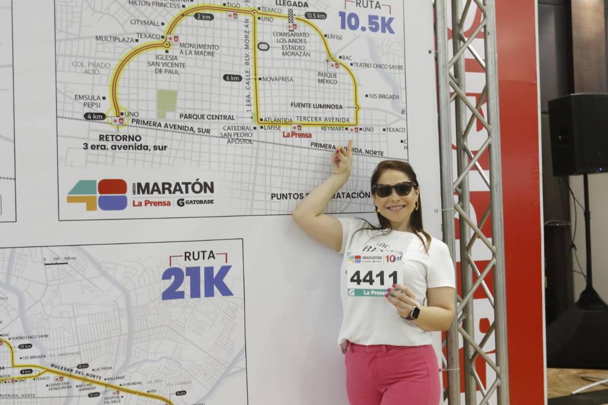 La belleza e la mujer hondureña se hizo presente a la entrega de los kits.