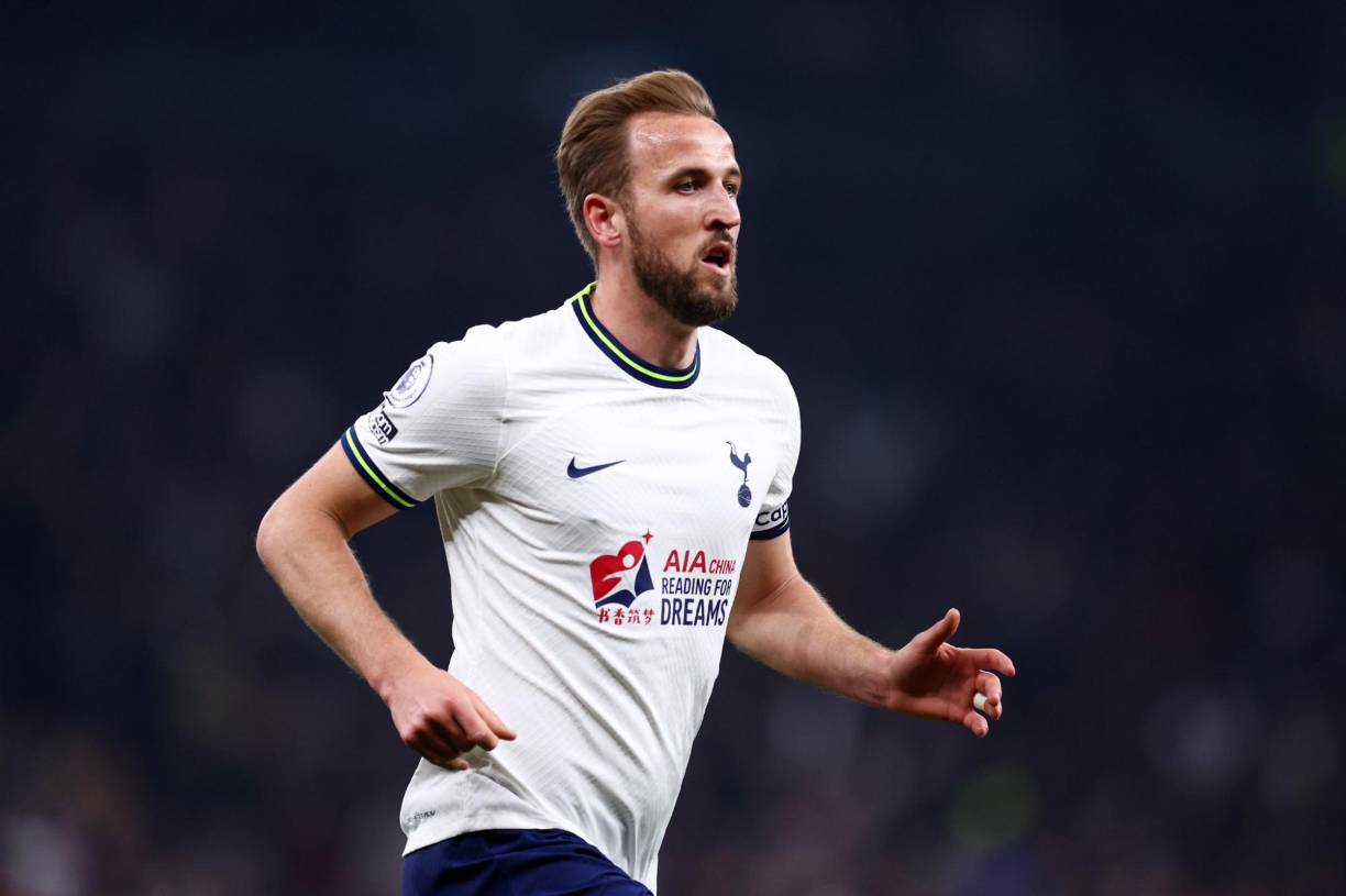 Le Parisien publica que en caso de que el PSG no consiga el fichaje de Oshimen, buscarían a Harry Kane, sin embargo, la operación puede ser complicada porque el delantero inglés se habría decantado por el Bayern Múnich, aunque el Tottenham pide 120 ‘kilos’ por su traspaso.