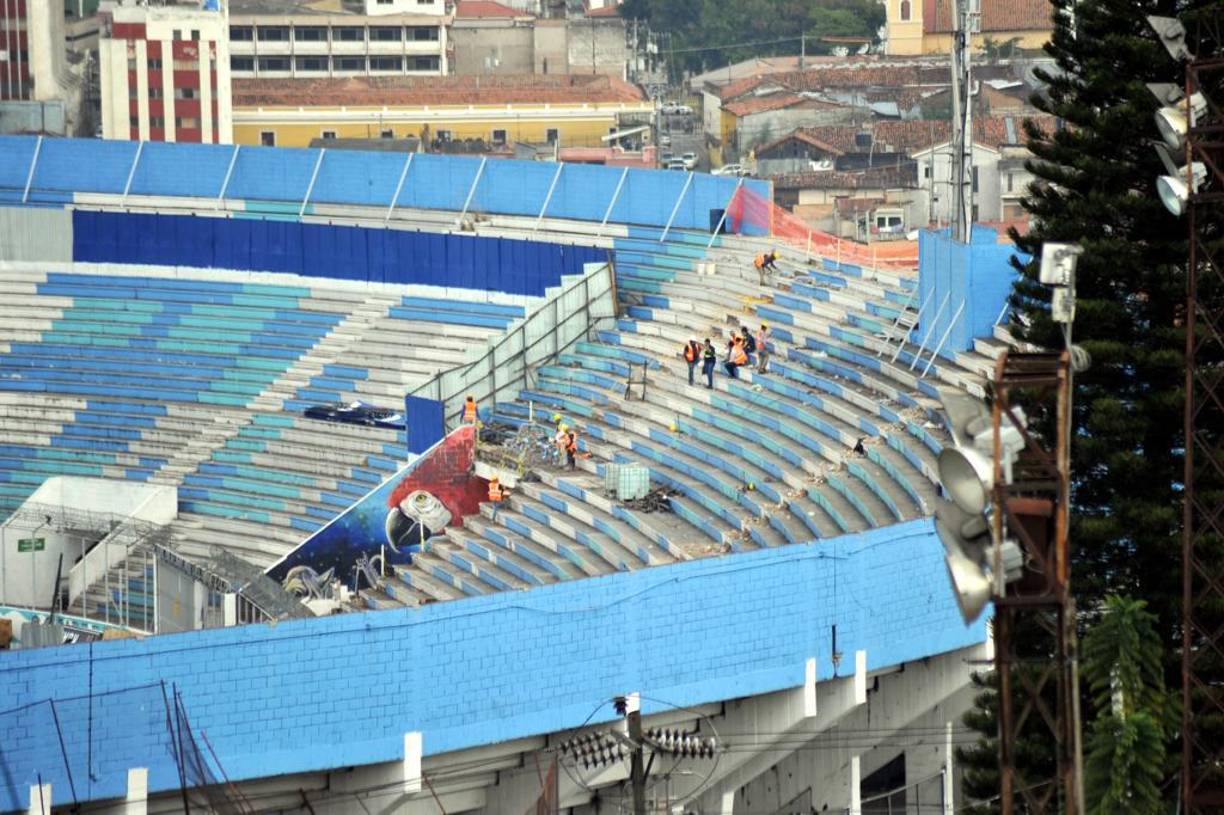 Las obras de reconstrucción de las graderías del estadio Nacional Chelato Uclés, es algo que se ha venido pidiendo desde hace varios meses. 