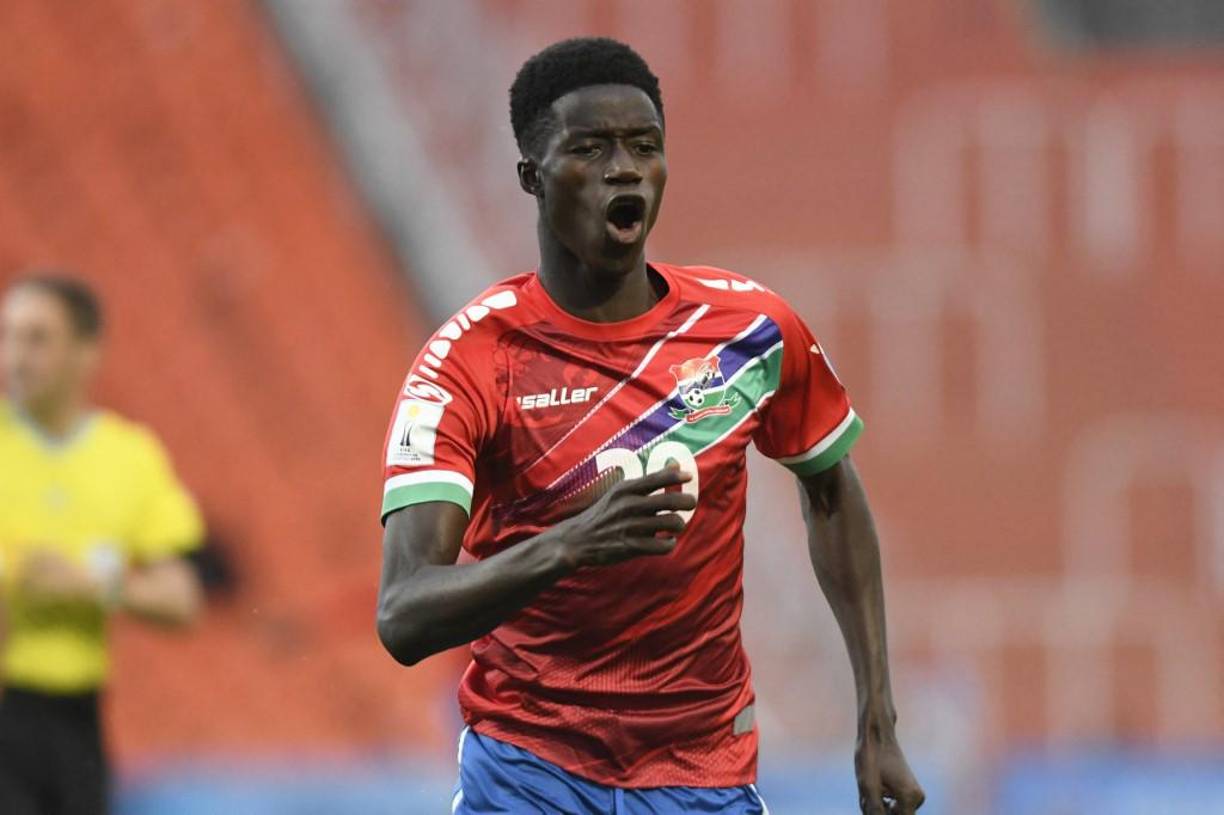 La tarde noche de la Bicolor en Argentina empezó con el pie izquierdo. Apenas 22 segundos y ya íbamos perdiendo tras el zapatazo de Adama Boyang a la escuadra. Así fue como la Mini H encajó el tercer gol más rápido que se ha dado en la historia de la competición.