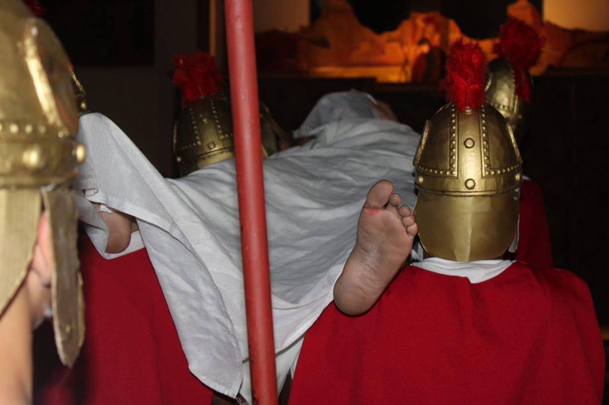 Luis Flores personifica a Jesús desde hace muchos años y para él es un honor hacerlo. “El murió por amor a nosotros y yo trato de vivir el personaje durante la dramatización”, pronunció.