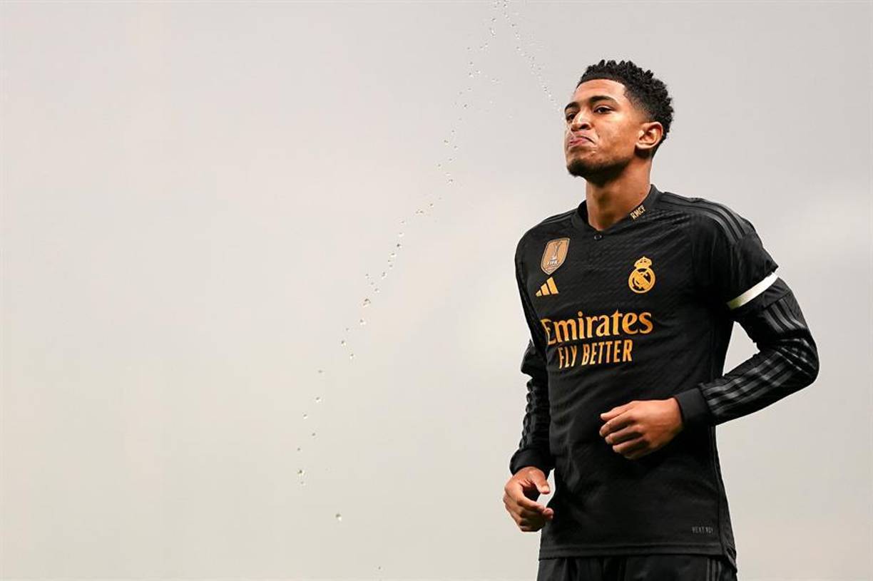 Jude Bellingham dio el susto de la jornada, ya que tuvo que retirarse en la recta final del partido por culpa de unas molestias.