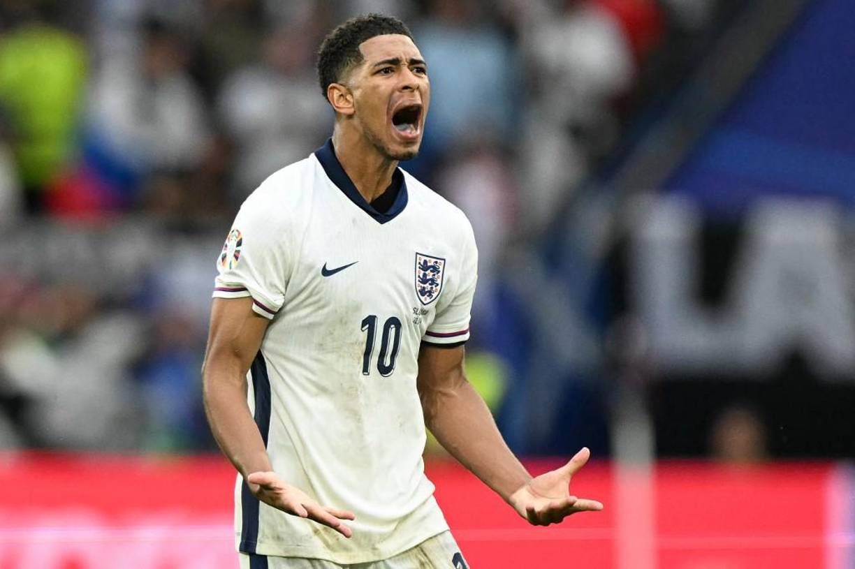 Bellingham se convirtió en foco de una investigación de la UEFA por el escandaloso gesto que realizó en el festejo de su conquista: se llevó las manos hacia sus genitales, en una actitud que fue interpretada como una provocación a los fanáticos rivales.