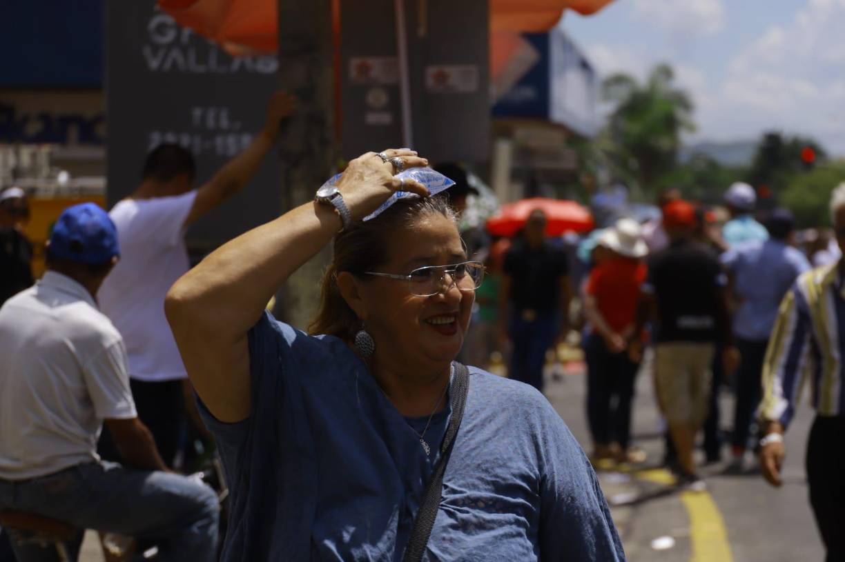 El calor estuvo insoportable y cada quien se las ingenió para calmarlo.