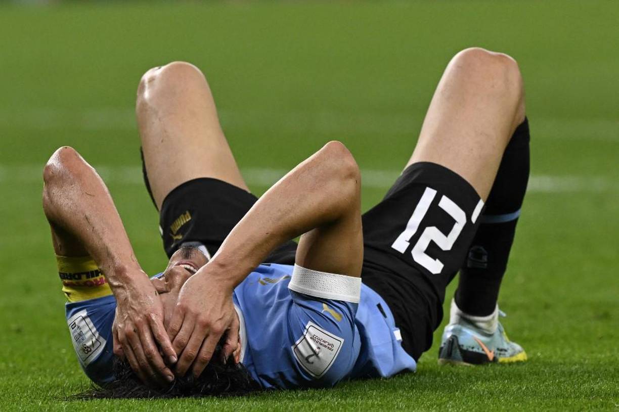 No le sucedía a la selección uruguaya en esta instancia desde Japón y Corea 2022, cuando atravesó la primera ronda sin ganar ninguno de sus tres encuentros, con dos empates y una derrota y tan solo dos puntos, con cuatro goles a favor y cinco en contra: perdió 1-2 frente a Dinamarca para después igualar sucesivamente frente a Francia (0-0) y Senegal (3-3). Dos puntos de nueve posibles. Terminó tercera de su cuarteto.