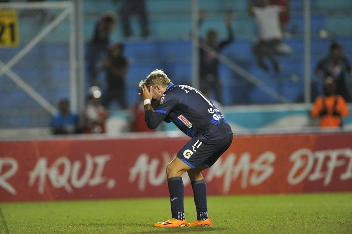 Así se lamentaba Agustín Auzmendi tras su terrible fallo frente a la portería del Saprissa.