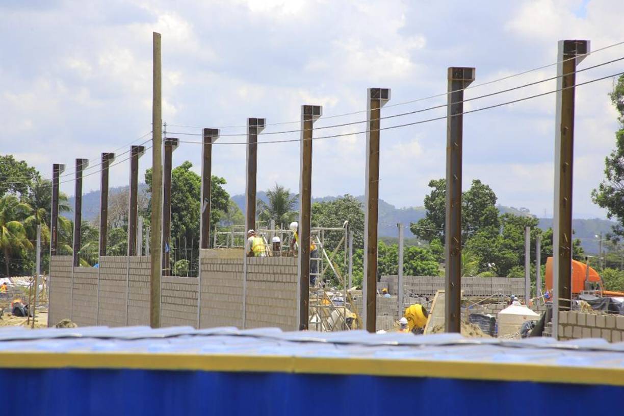 El proyecto, con una inversión de 20 millones de dólares, consta de aproximadamente 21 mil metros cuadrados de construcción y estacionamiento con capacidad para 250 vehículos. Se estima que una vez se encuentre en operación, Plaza Universal generará más de 300 empleos directos y 1,500 empleos indirectos.