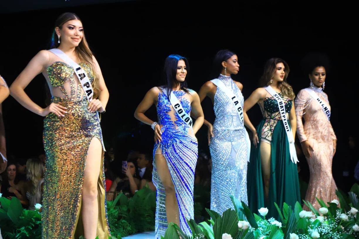 Las chicas lucieron espectaculares en traje de gala. 