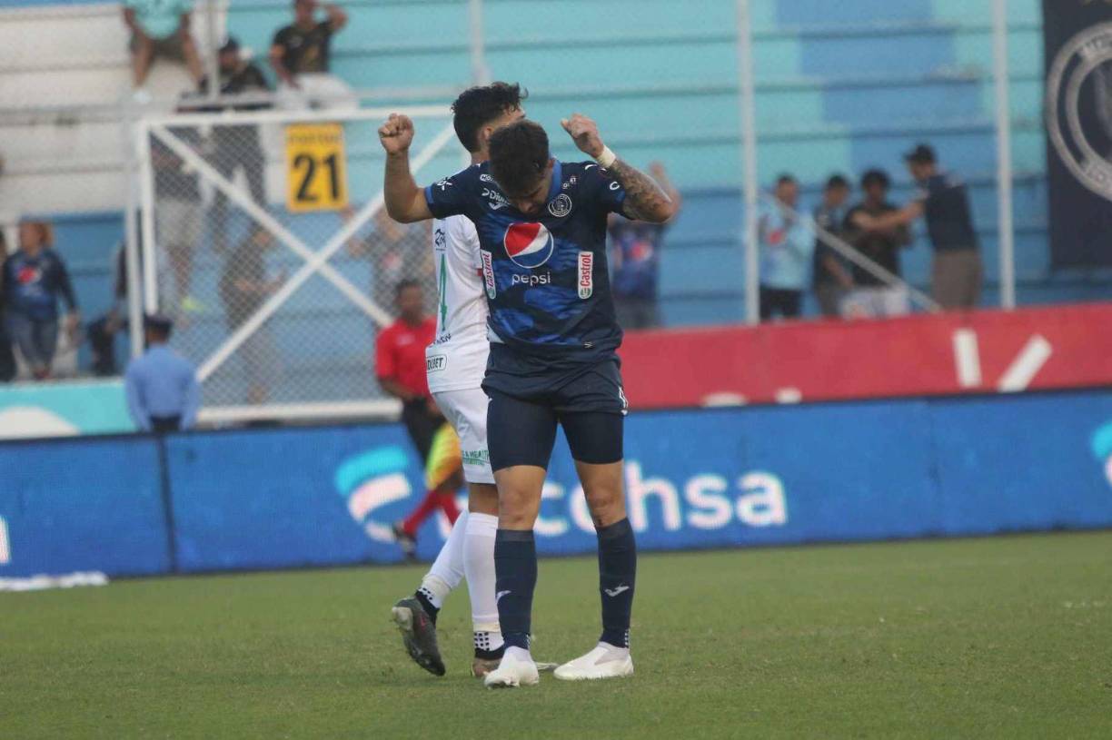 Sin embargo, la frustración también se apoderó del atacante argentino, ya que el gol no se le dio ante los verdolagas.