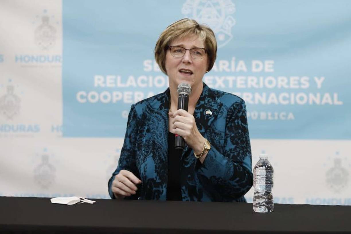  “Es un momento muy difícil aquí en Honduras porque este grupo muy pequeño en el Congreso ha nombrado un fiscal supuestamente interino, pero esta persona está tomando decisiones que no son de una persona interina”, advirtió Dogu.