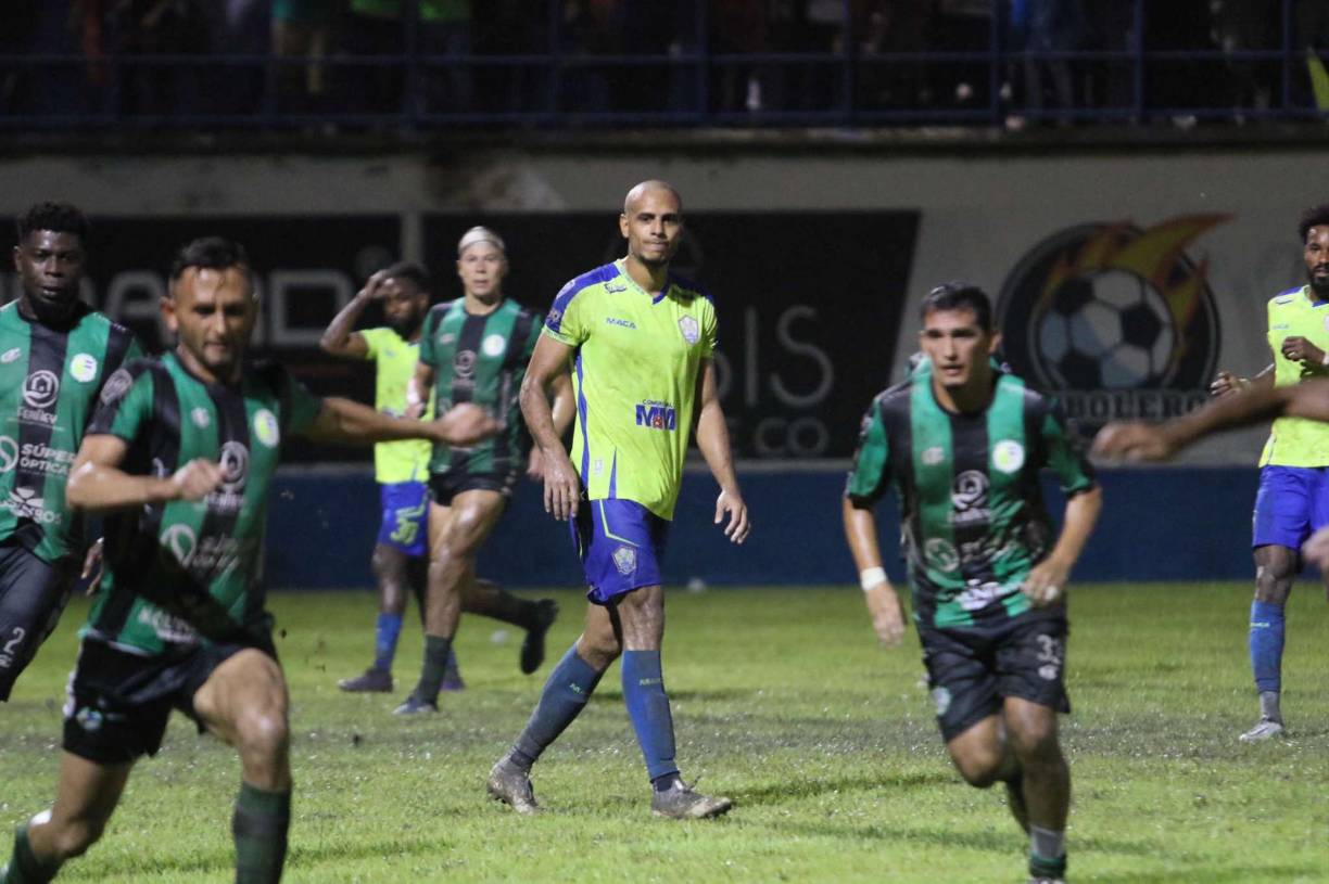 Eddie Hernández fue el villano al fallar un penal a los 95 minutos.