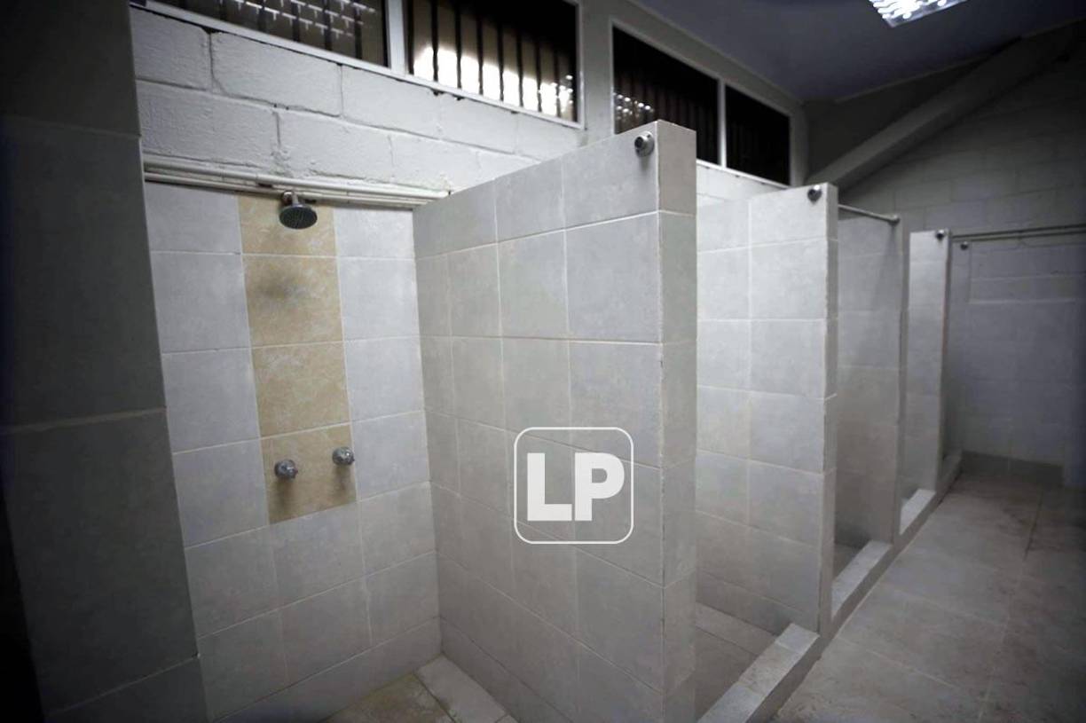 Las duchas de los vestuarios también fueron arreglados para la comodidad de los deportistas.