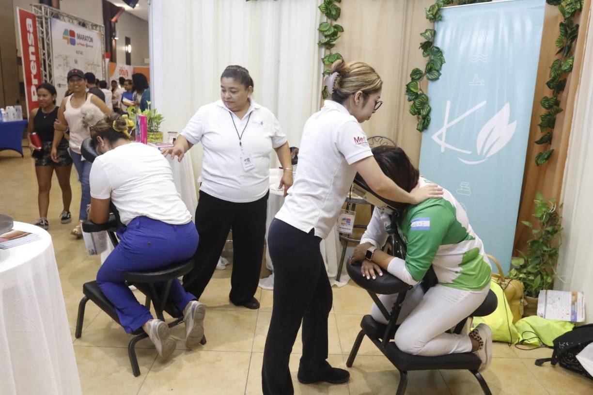 En la entrega de los kits también hay momento para relajarse.