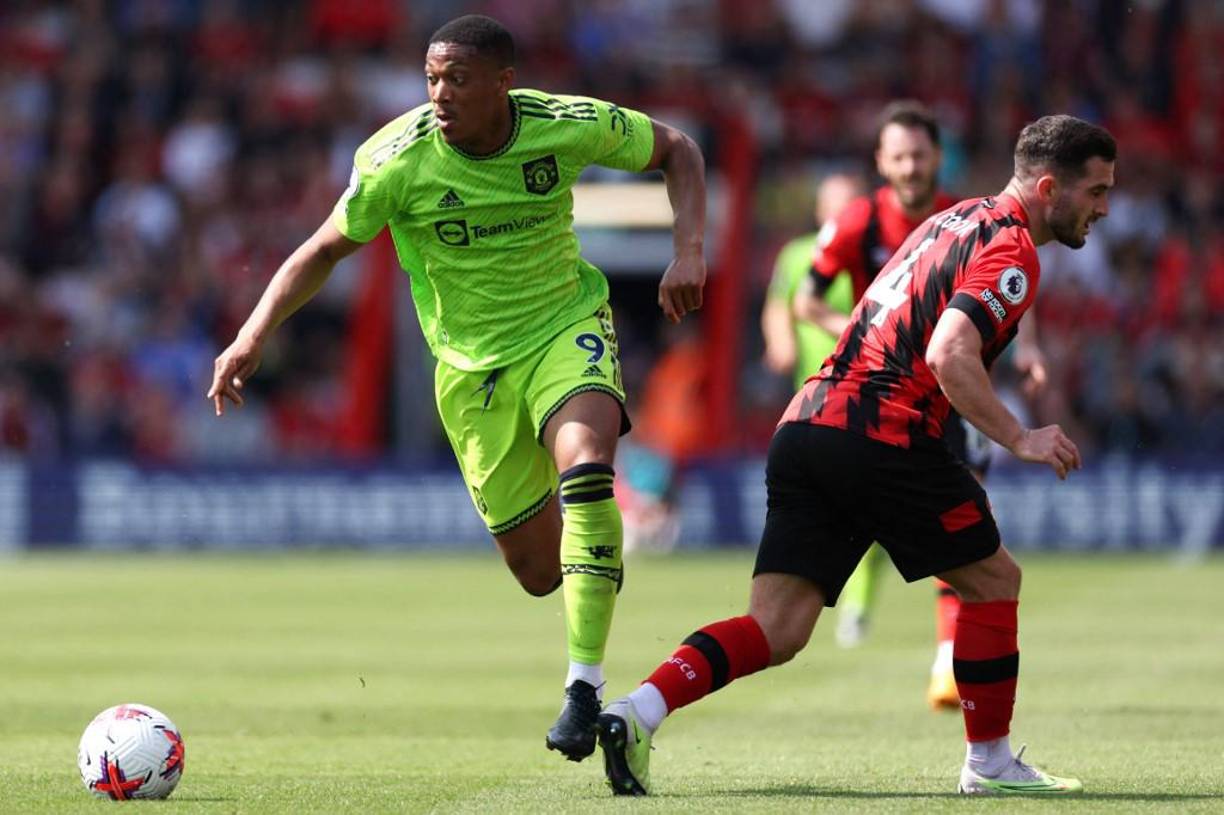 Medios ingleses informan que el delantero Anthony Martial no continuará en el Manchester United. El atacante francés no entra en los planes del cuerpo técnico.