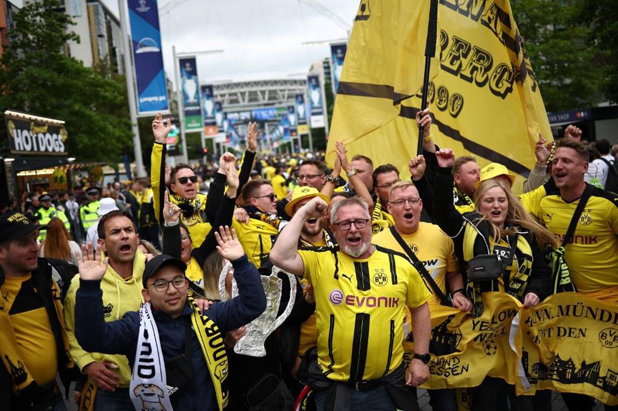 Los aficionados del Dortmund se volcaron a Wembley. 