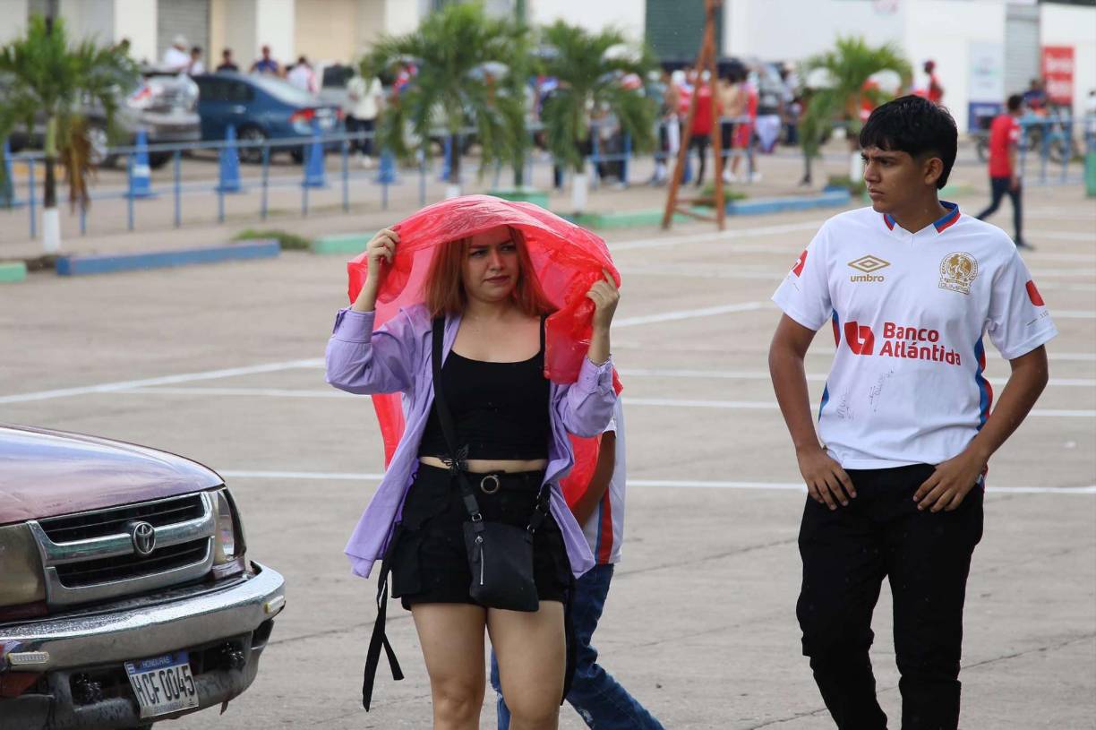 La lluvia también se hizo presente en el Juan Ramón Brevé Vargas.
