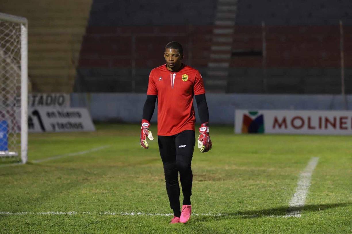 Para este duelo, José Valladares decidió dejar en la banca de suplentes a Luis “Buba” López y colocar a Michaell Perelló en su lugar. 