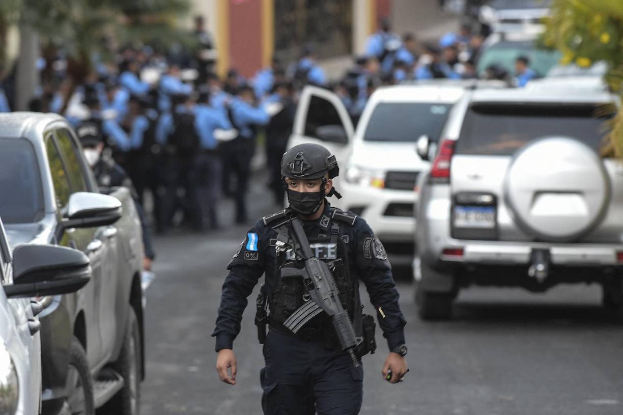 Hernández dijo hoy que está “presto y listo para colaborar” luego de confirmar ser objeto de una petición de captura con fines de extradición hecha por EEUU.