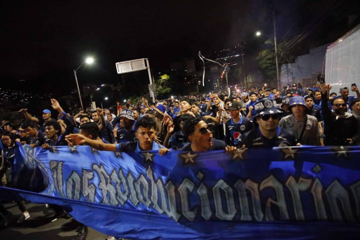 Los “Revolucionarios” llegaron en masa al estadio capitalino. 