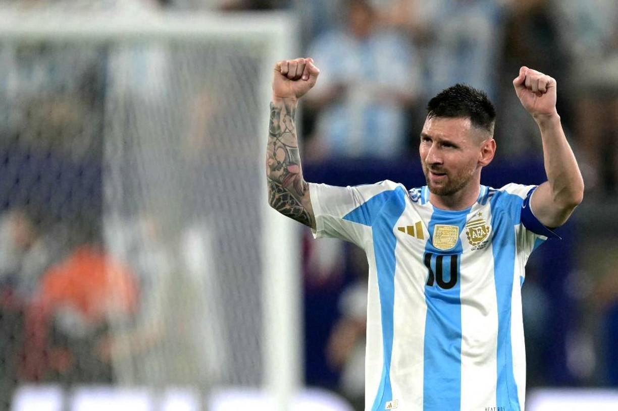 Lionel Messi celebrando su primer gol anotao en la Copa América 2024.