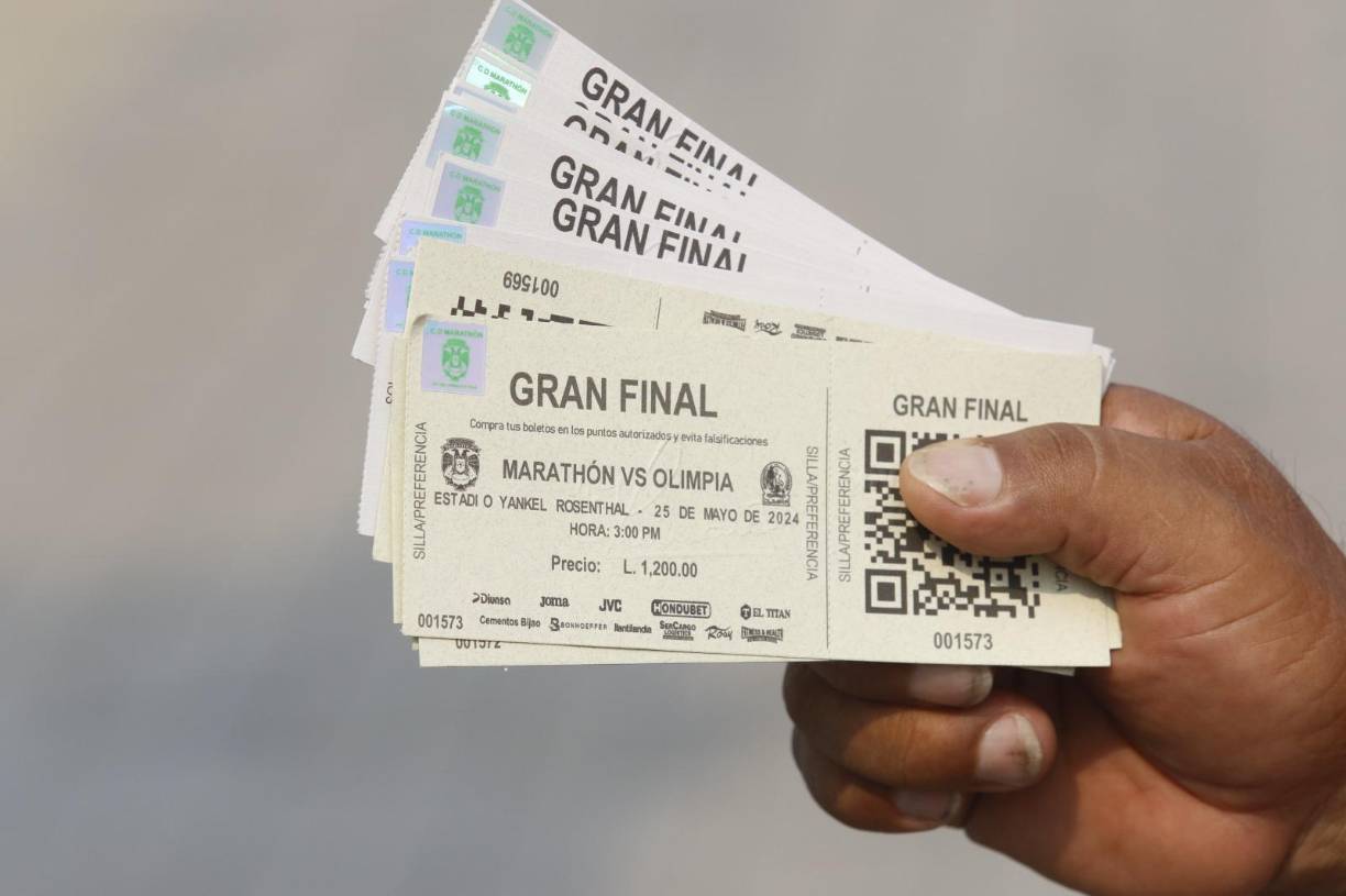 Por otro lado, el mercado negro también logró comprar los boletos para la final y uno de los vendedores le confirmó a OPSA que la entrada tiene un costo de 100 lempiras más.