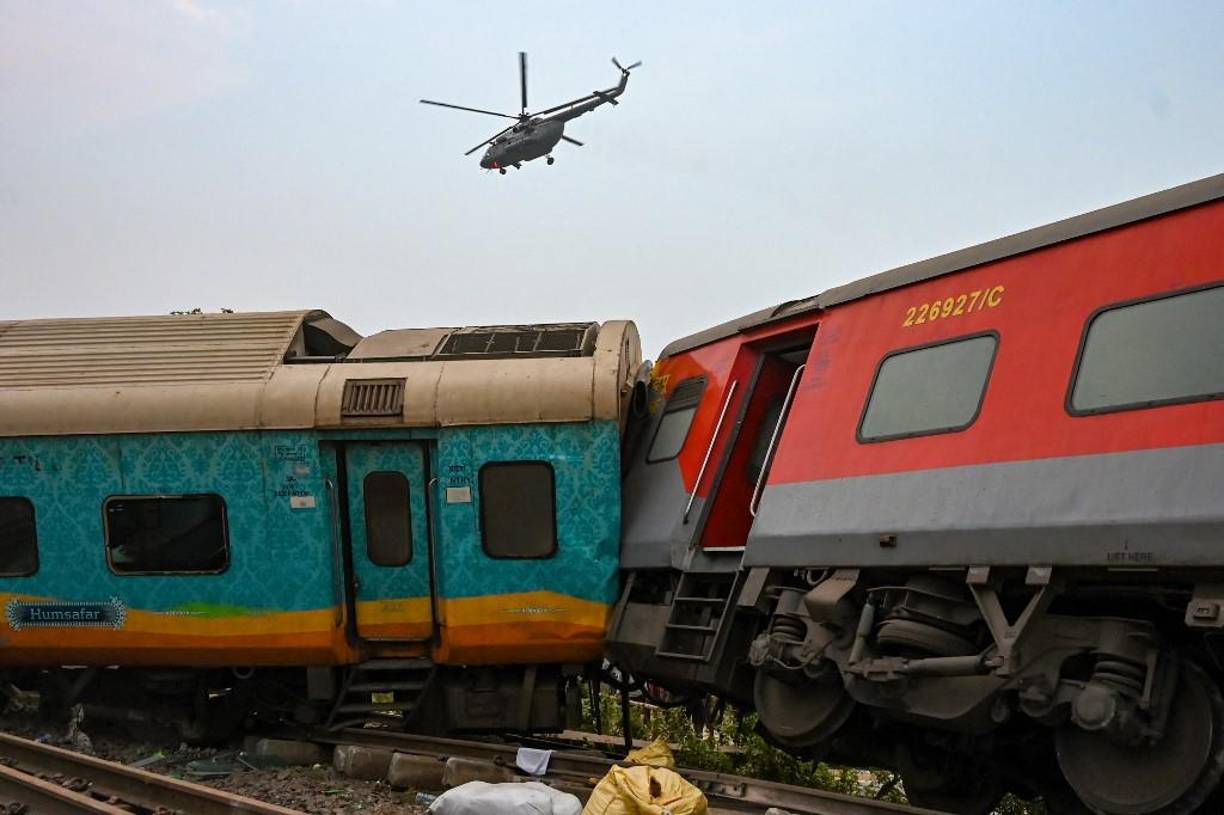 Al menos 288 personas murieron y más de 850 resultaron heridas en una colisión entre tres trenes en el este de India, indicaron las autoridades el sábado, en la peor catástrofe ferroviaria del país en más de 20 años.