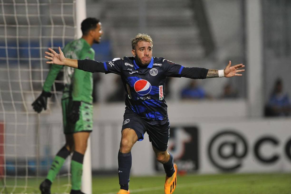 Y de nuevo dijo presente Agustín Auzmendi para firmar su segundo gol y el empate definitivo 2-2.