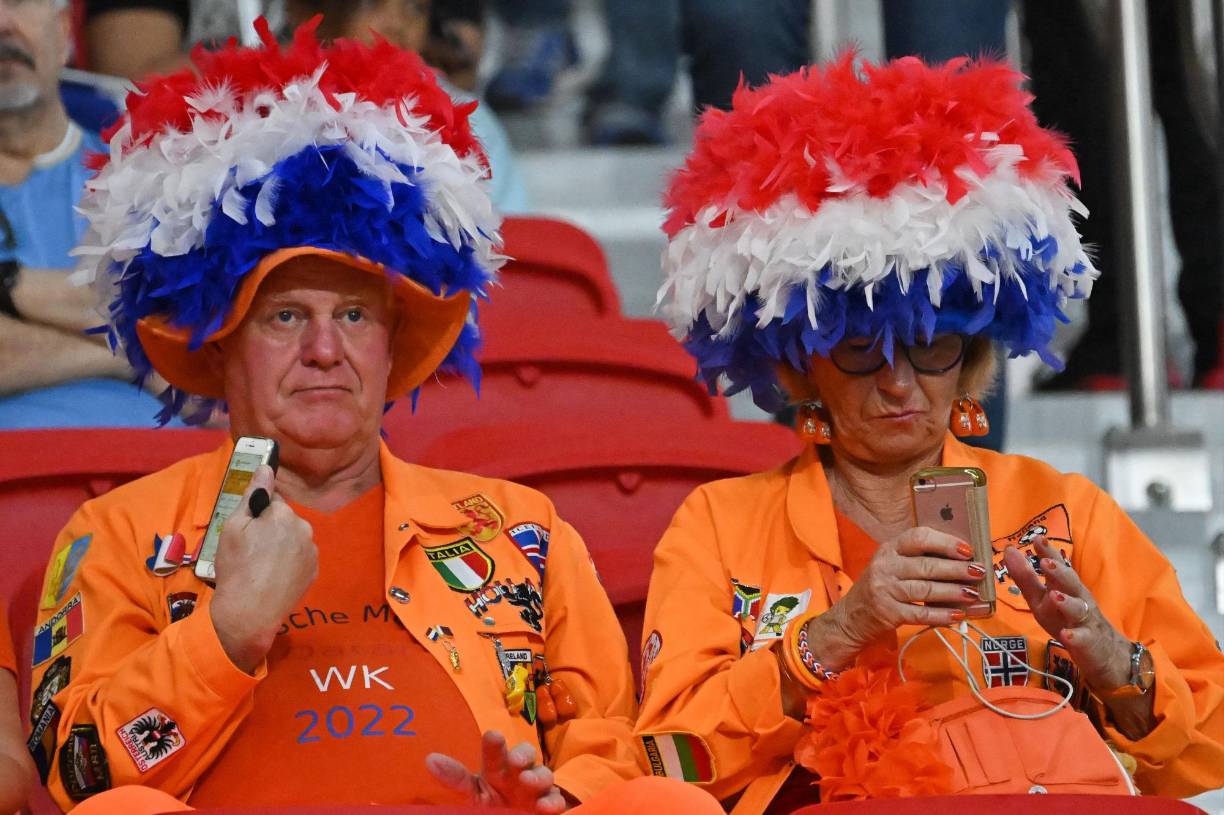 Los hinchas de Países Bajos también mostraron un lado colorido en el partido.