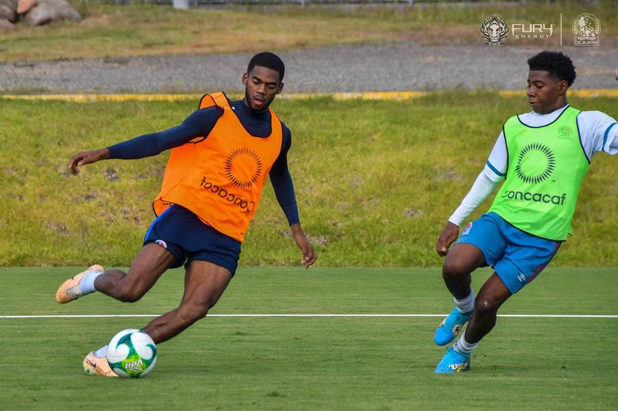 Sorpresa en Olimpia. Dereck Moncada, hijo del exjugador Maynor Figueroa, apareció entrenando en la pretemporada del Olimpia. El polifuncional futbolista de 15 años es una de las joyas de las reservas merengues.