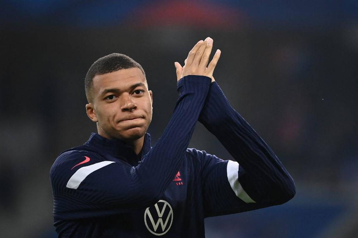 Tras el partido ante Lorient, Kylian Mbappé generó revuelo al señalar que medita continuar con el PSG: “Estoy pensando porque hay elementos nuevos, muchas cosas y no lo tengo claro”, señaló.