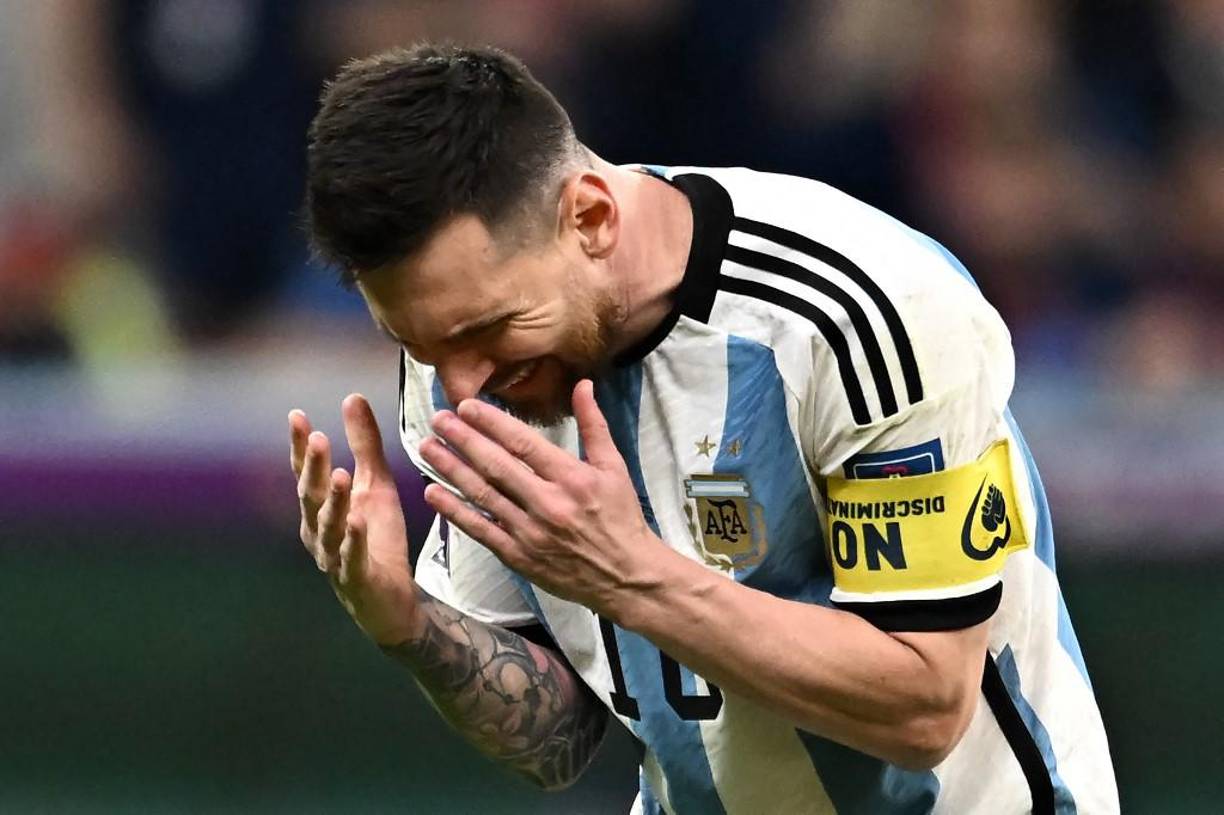 Messi <b>se mostró como pocas veces tras eliminar a Países Bajos. Le tiró palos al árbitro, se acordó de Van Gaal y hasta mostró su bronca con la FIFA.</b>