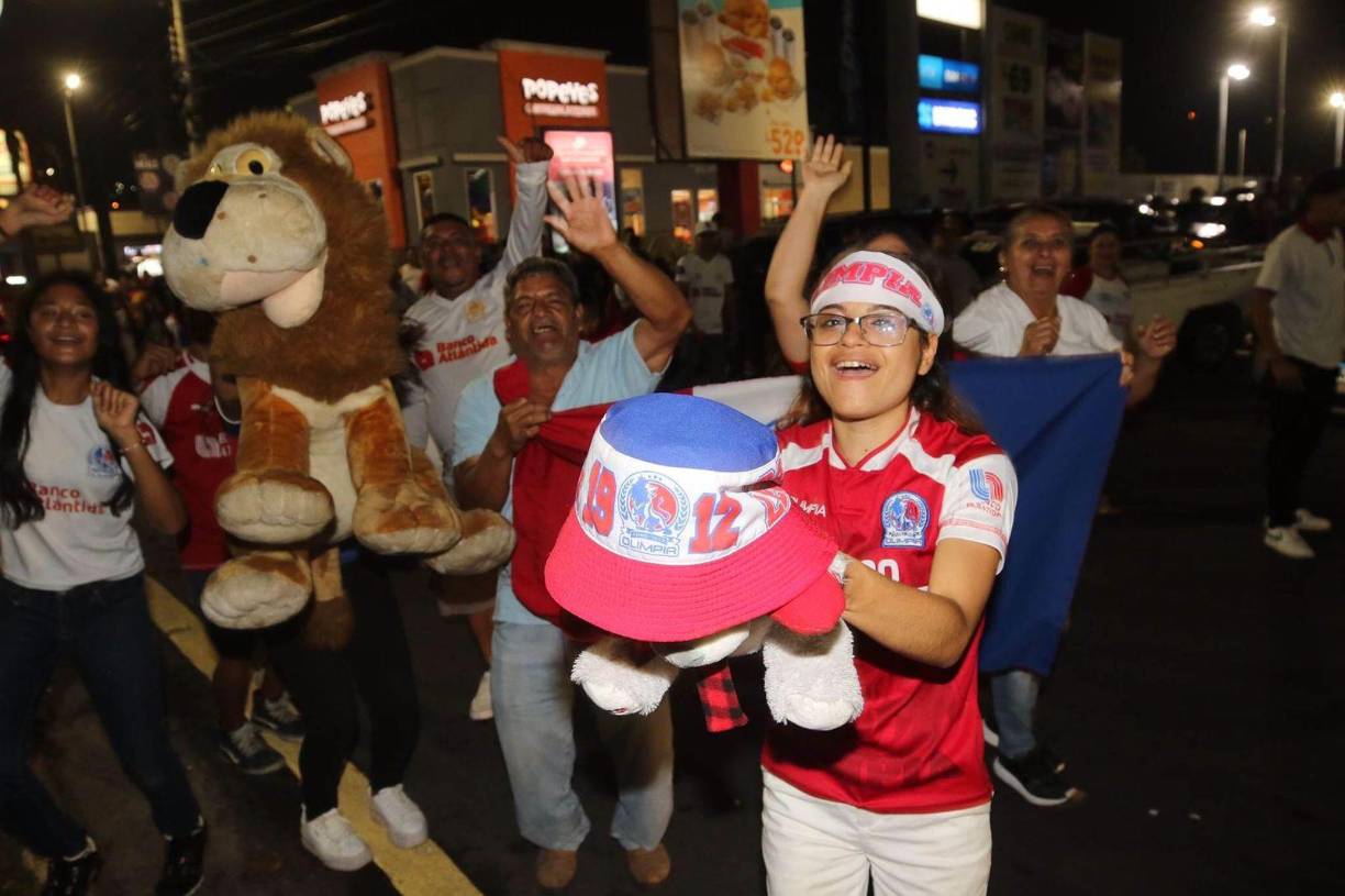 ¡Locura en Tegucigalpa! Así celebraron el bicampeonato de Olimpia
