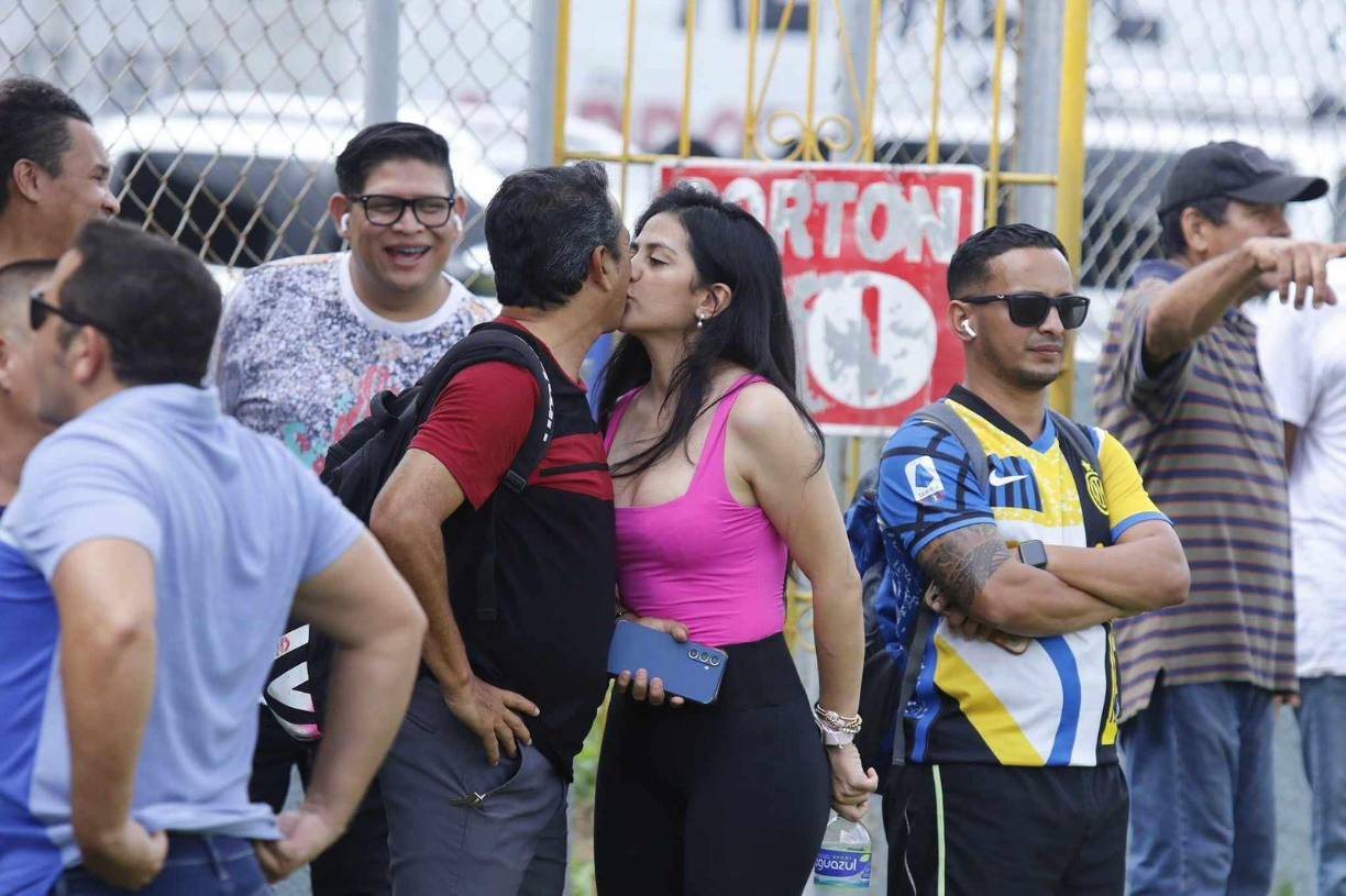 Dentro de las fotos curiosas, se observó a Dani Turcios junto a Scarleth Ordoñez, su actual pareja.