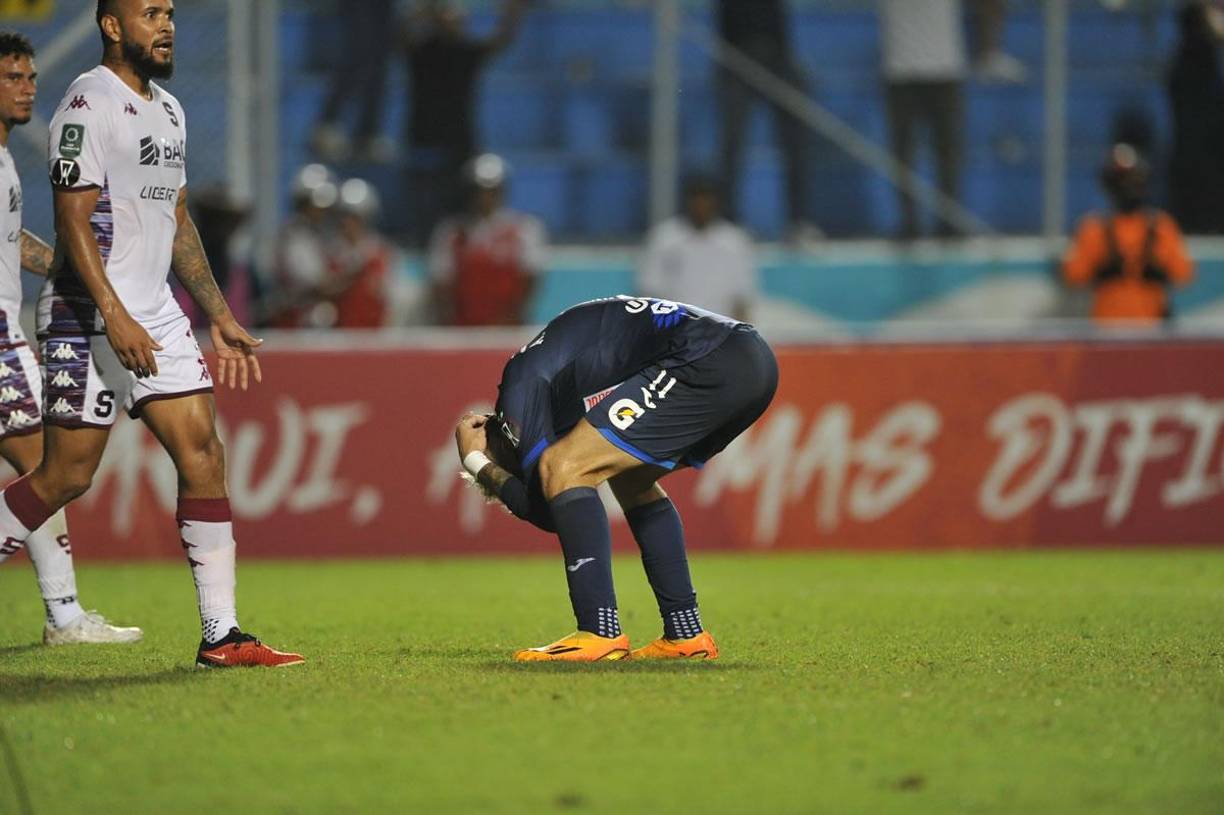 Así se lamentaba Agustín Auzmendi tras su terrible fallo frente a la portería del Saprissa.