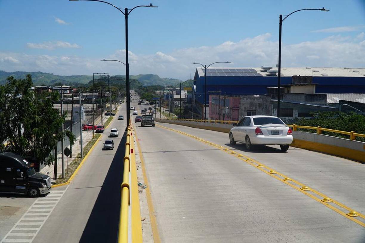 El puente a desnivel de la segunda calle, intersección con la avenida Juan Pablo II estuvo a cargo de la alcaldía y fue habilitado en diciembre de 2020.