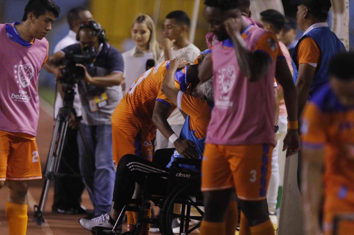 En el 89’, Ted Bodden aprovechó el error del portero Michaell Perelló y soltó el balón ante el acoso del atacante que apenas tenía un minuto en la cancha.
