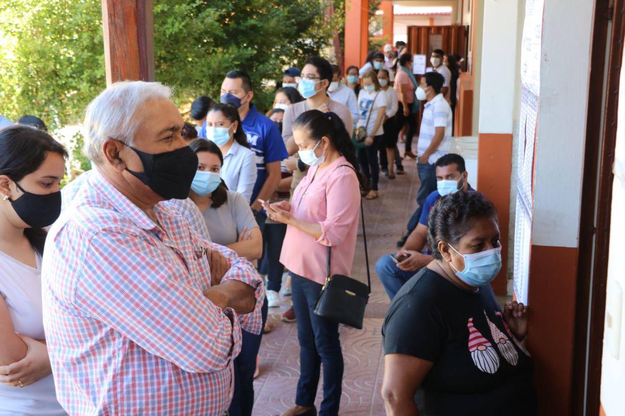 Los copanecos no se quedaron en sus casa, las largas filas evidenciaron su deseo de cumplir con su voto.