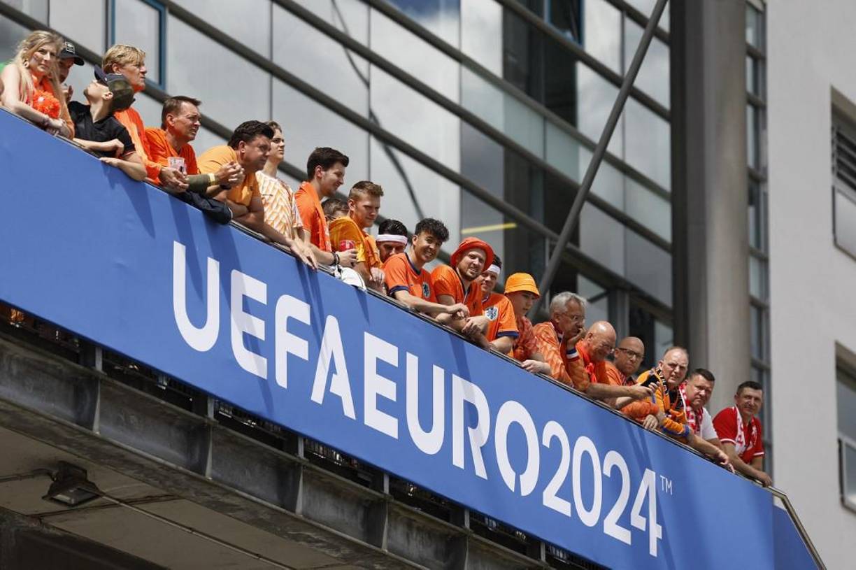 El diario Bild y otros medios de comunicación dieron cuenta del suceso, sobre el que las autoridades reconocieron haber puesto en marcha un amplio dispositivo policial en el céntrico barrio de San Pauli de la ciudad porturaria germana.